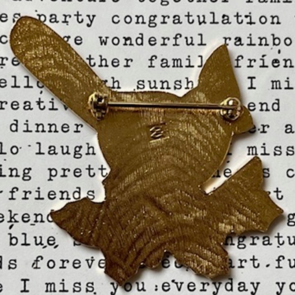 ARTISAN Enamel Cardinal on Holly Pin - Picture 2 of 4